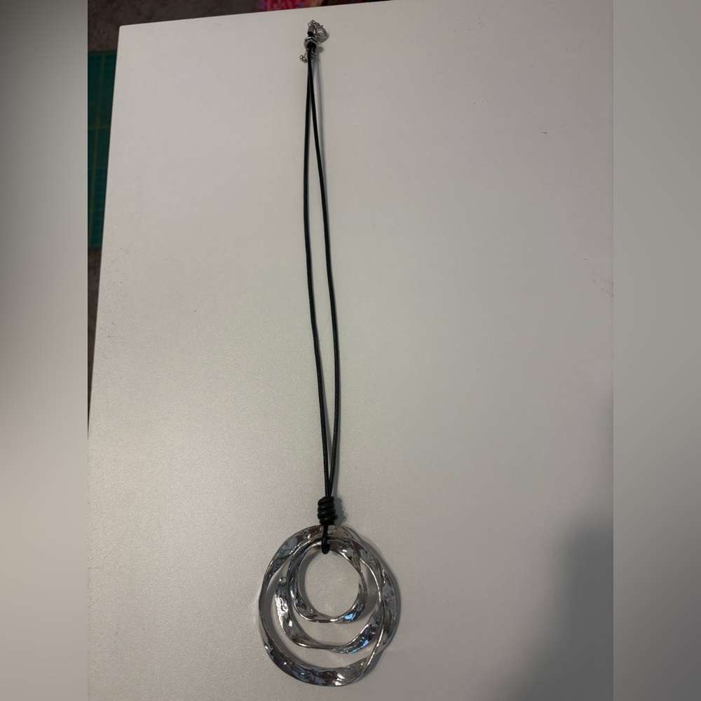 Elegant Silver Pendant Necklace